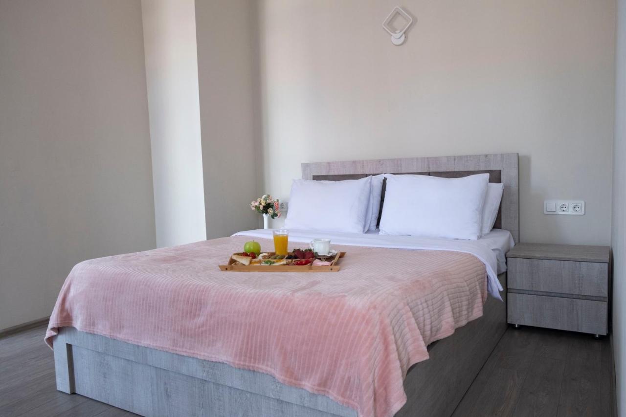 Art Hotel Batoemi Buitenkant foto
