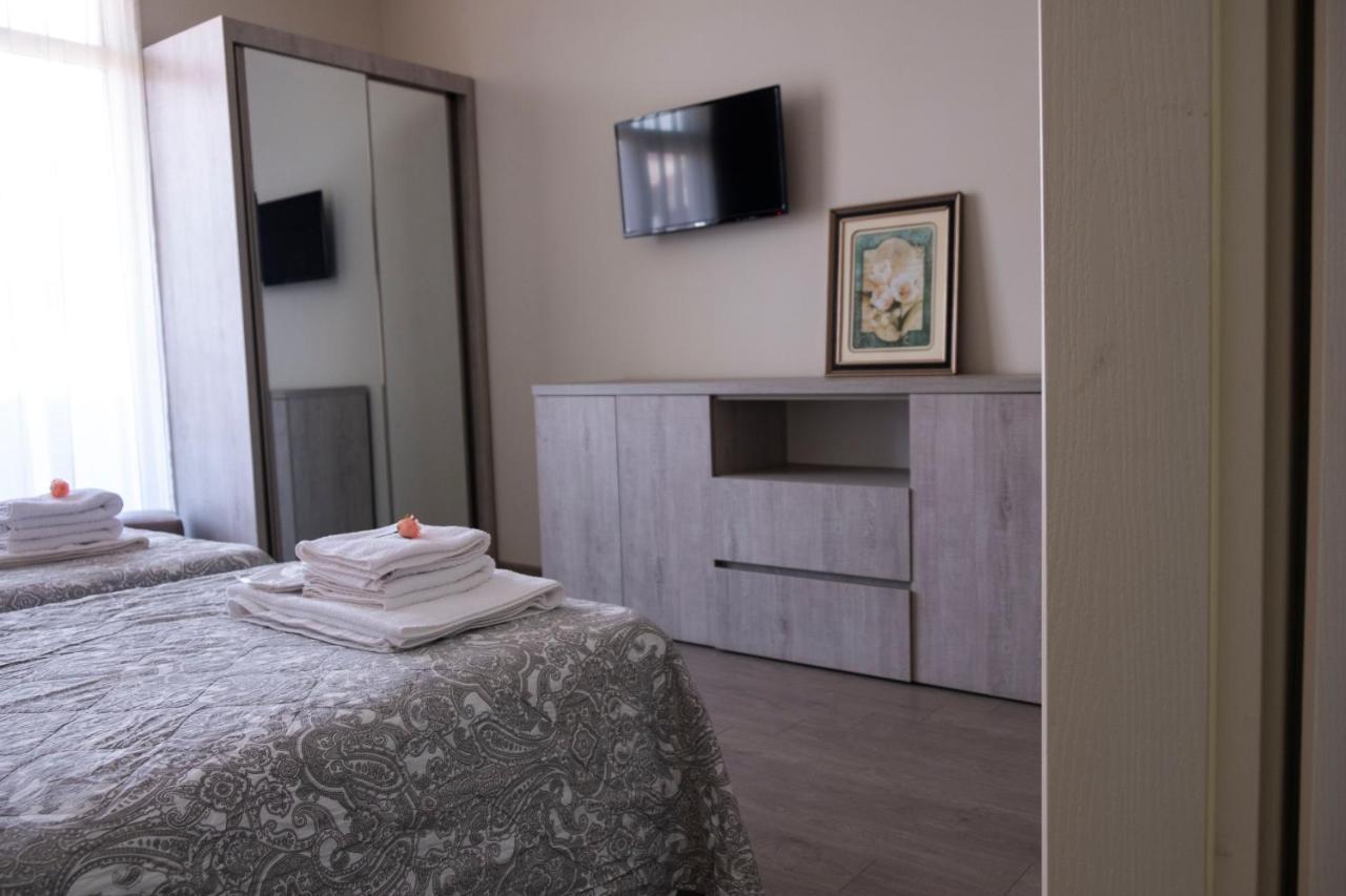 Art Hotel Batoemi Buitenkant foto