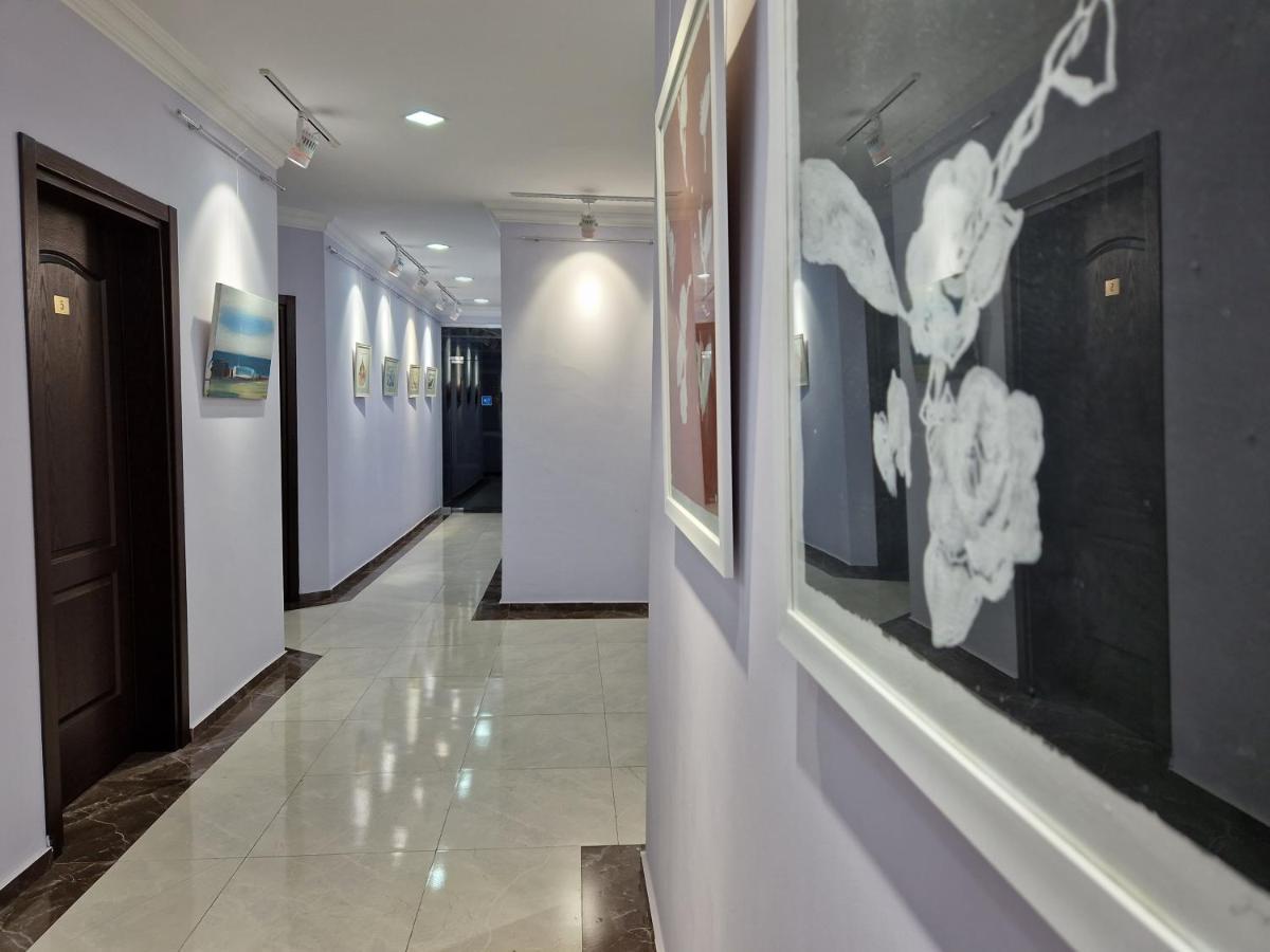 Art Hotel Batoemi Buitenkant foto