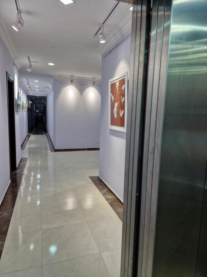 Art Hotel Batoemi Buitenkant foto