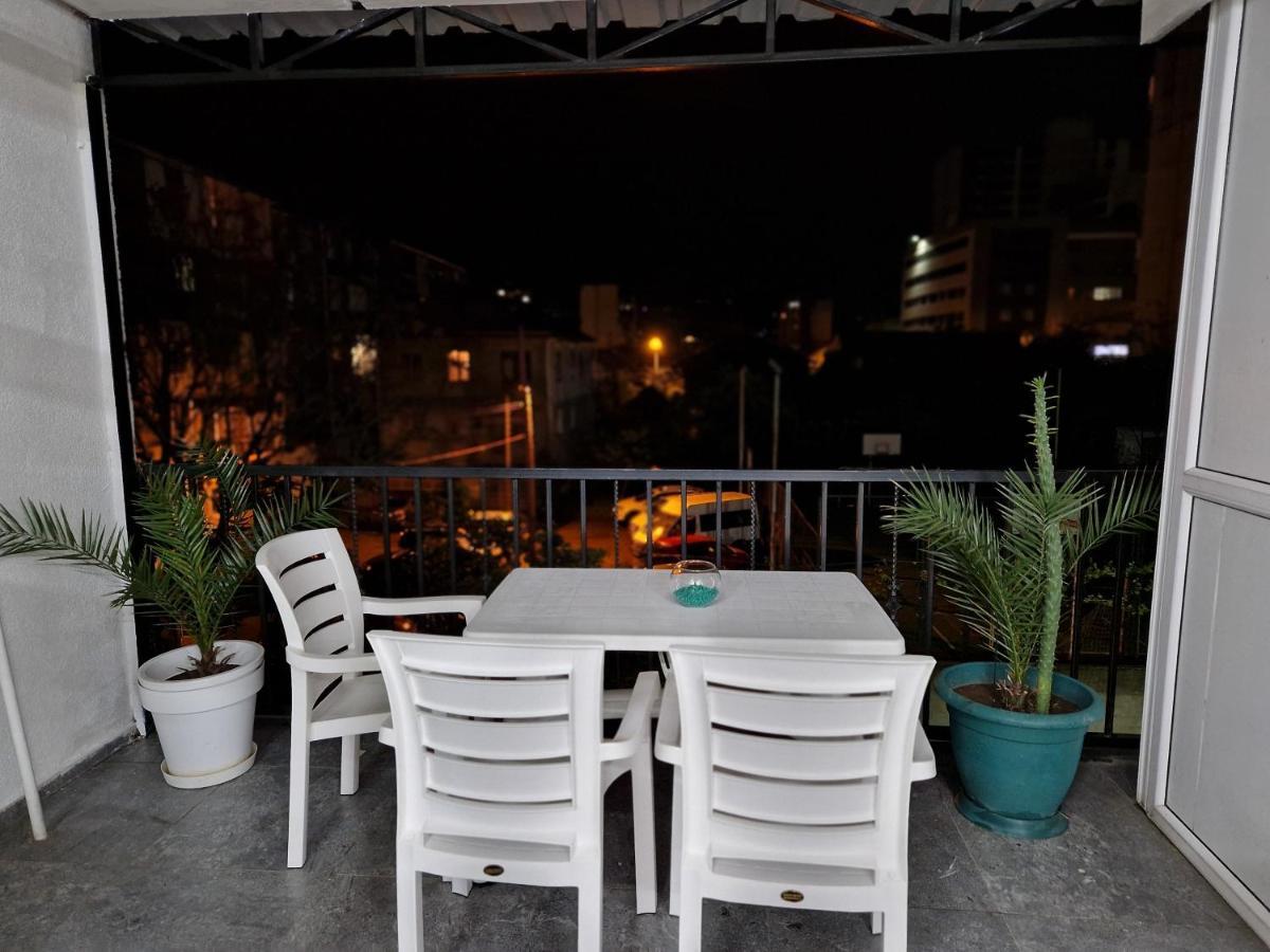 Art Hotel Batoemi Buitenkant foto