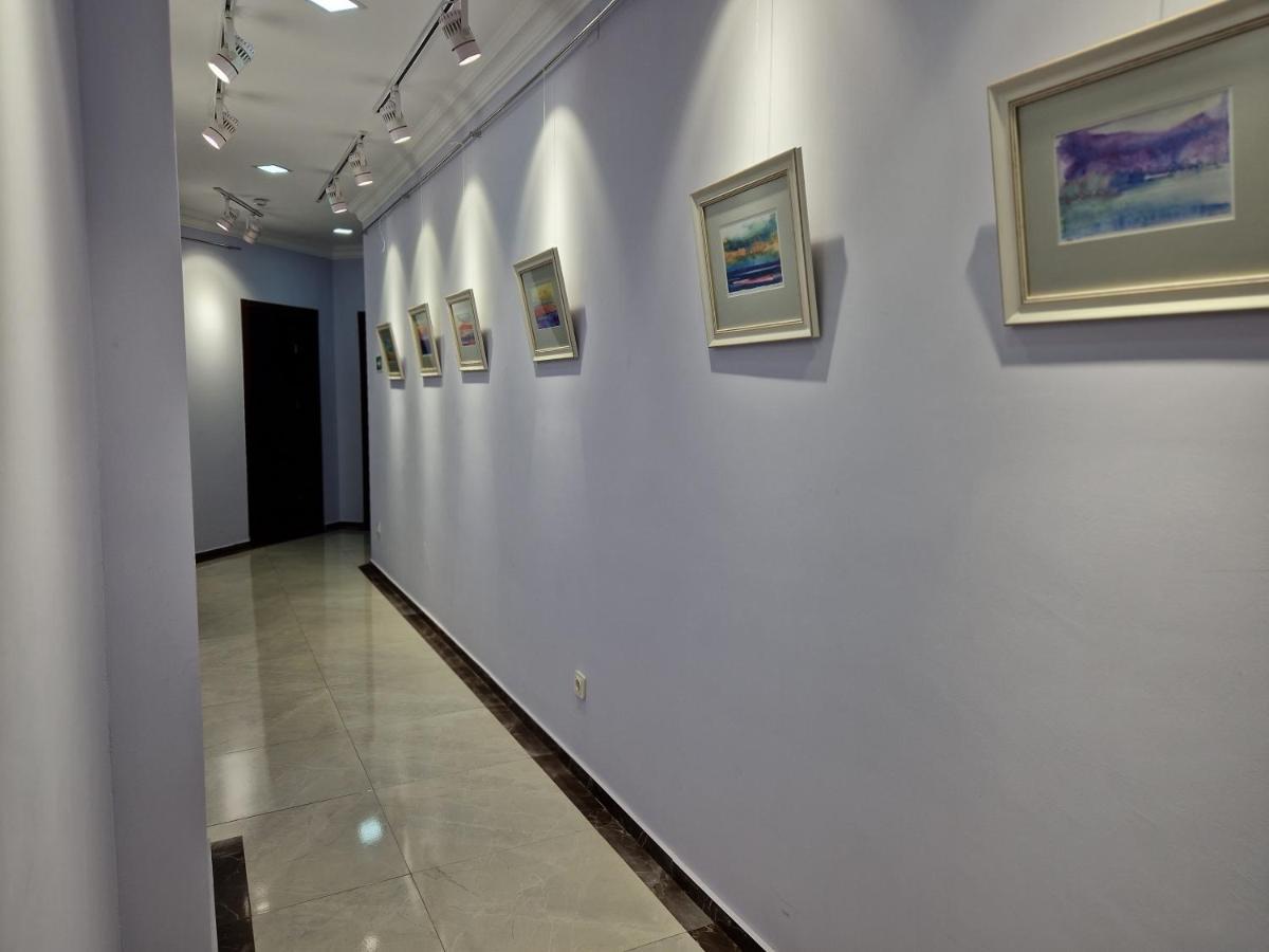 Art Hotel Batoemi Buitenkant foto