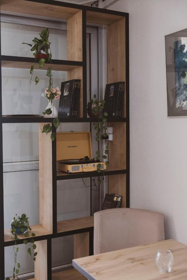 Art Hotel Batoemi Buitenkant foto